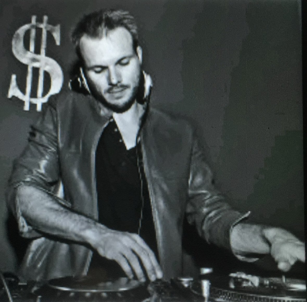 MAC DEMETRIUS on the turntables
