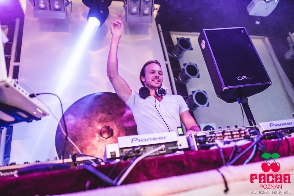 MAC DEMETRIUS on stage at Pacha